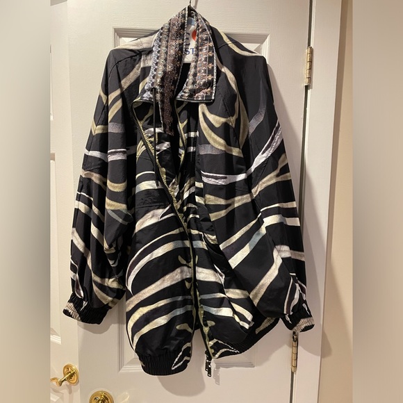 Camilla Yoga Jacket with Crystals - Picture 3 of 5